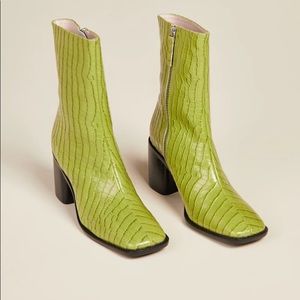 SOLD INTENTIONALLY BLANK CONTOUR BOOTS